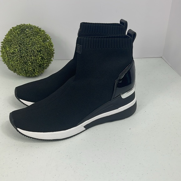 Michael Kors Skyler Bootie Stretch Knit Sz 9 NIB - Picture 5 of 12